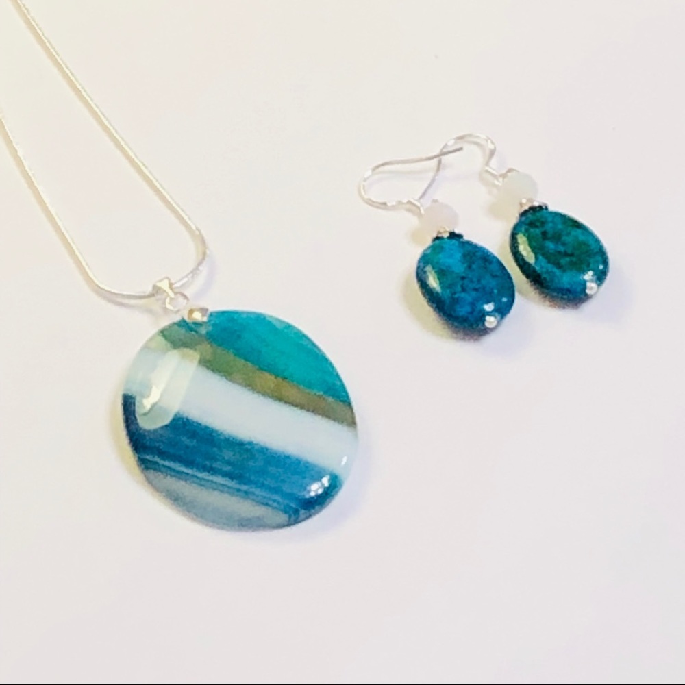 NATURAL CRYSTALS Healing Striped Onyx Druzy Necklace & Chrysocolla Earrings - Picture 3 of 8